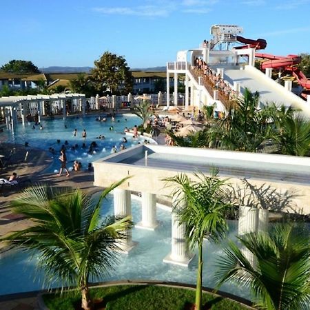Lacqua Di Roma Com Piscina De Ondas Калдас-Новас Экстерьер фото