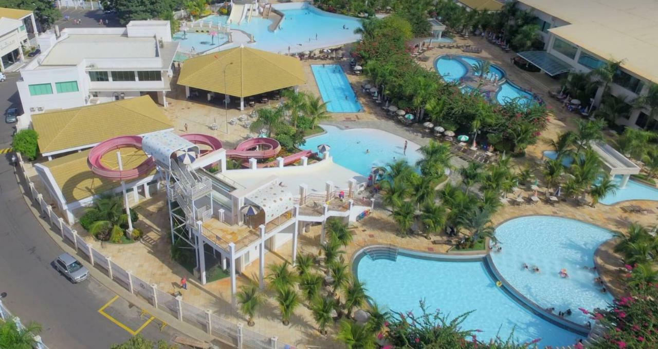 Lacqua Di Roma Com Piscina De Ondas Калдас-Новас Экстерьер фото